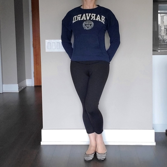 ๐ HOST PICK ๐ Harvard University Cotton Sweatshirt - Picture 8 of 16